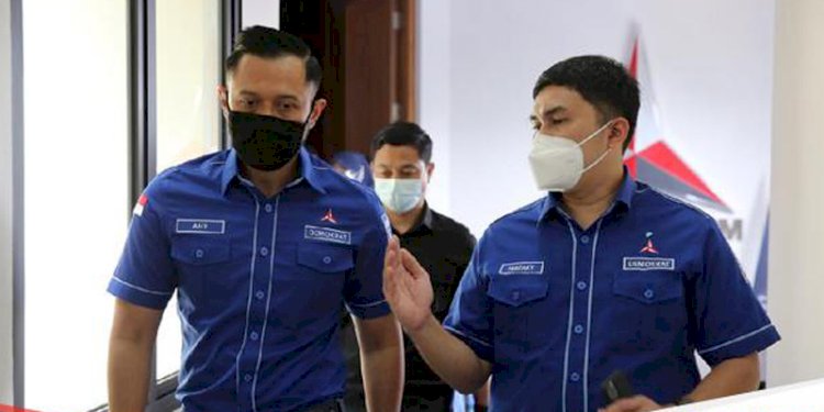 Jurubicara Partai Demokrat, Herzaky Mahendra Putra mendampingi Ketua Umum DPP Partai Demokrat Agus Harimuti Yudhoyono (AHY)/Net