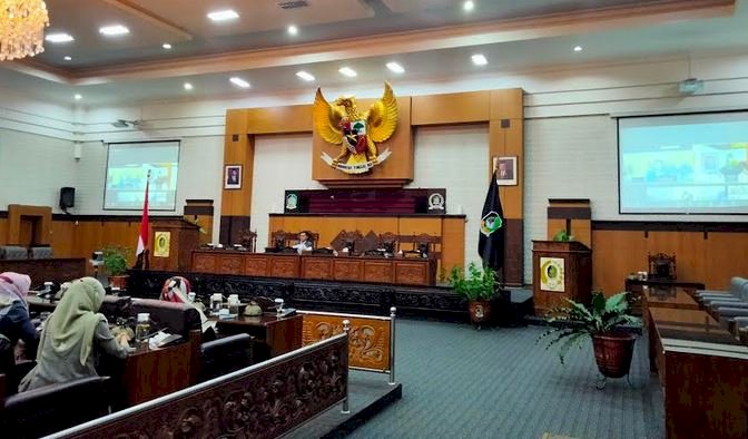 Rapat Paripurna DPRD: Penyampaian Nota Pengantar Raperda Pertanggungjawaban pelaksanaan APBD tahun 2020/RMOLJatim