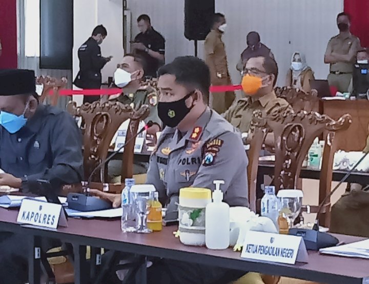 Kapolres Jember AKBP Arif Rachman Arifin saat memberikan paparan melalui zoom metting/RMOLJatim