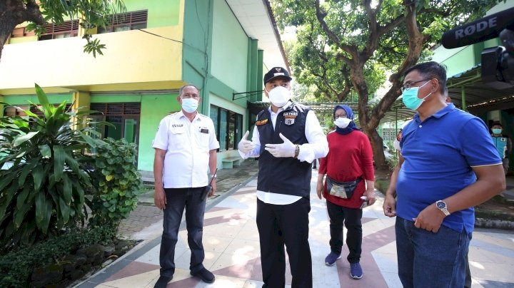 Wali Kota Surabaya Eri Cahyadi saat meninjau Hotel Asrama Haji (HAH)/RMOLJatim
