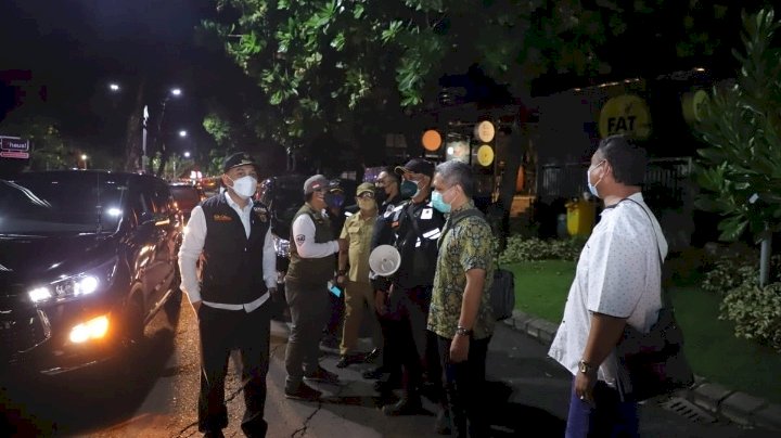 Wali Kota Eri berkeliling melakukan pengecekan ke beberapa tempat usaha/RMOLJatim