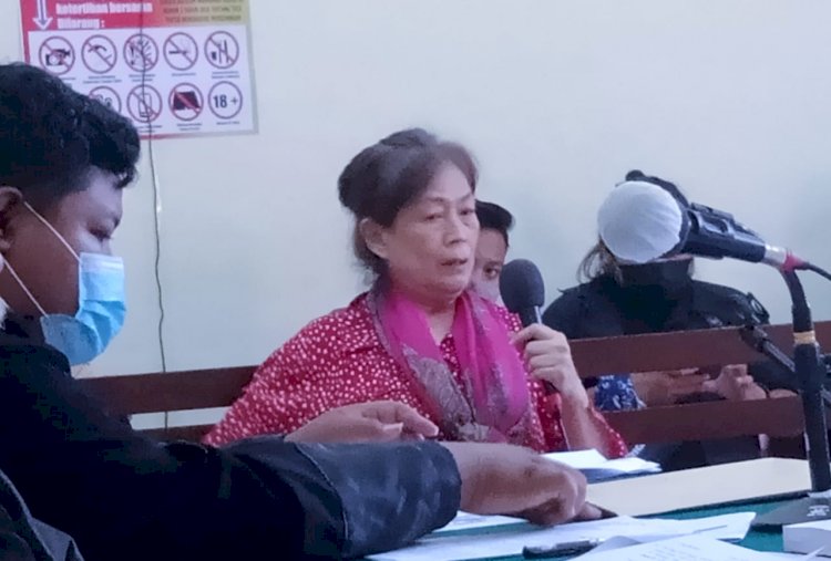 Notaris Olivia Sherli Witarno saat menjalani sidang pembacaan putusan di Pengadilan Negeri Surabaya/RMOLJatim
