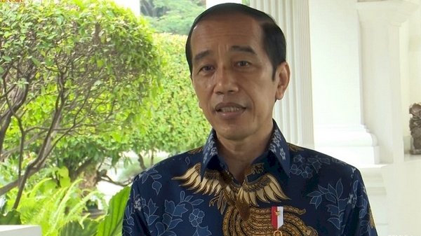  Presiden Joko Widodo di Istana Merdeka, Jakarta, saat menanggapi meme "Jokowi The King of Lip Service" yang dibuat dan disampaikan Badan Eksekutif Mahasiswa Universitas Indonesia (BEM UI) di media sosial akhir pekan kemarin/Repro