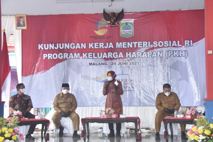 Menteri Sosial, Tri Rismaharini saat mengunjungi Kabupaten Malang/Ist