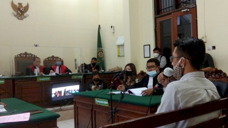 suasana sidang kasus penganiyaan di Pengadilan Negeri Surabaya/RMOLJatim