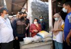 Pantau Penyaluran Bansos Di Tuban, Risma Ajak Masyarakat Gotong Royong Tangani Covid-19