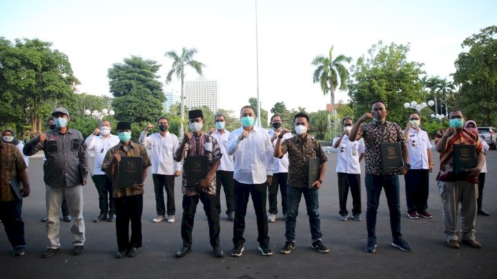 Wali Kota Eri bersama satgas Kampung Tangguh Wani Jogo Suroboyo/RMOLJatim