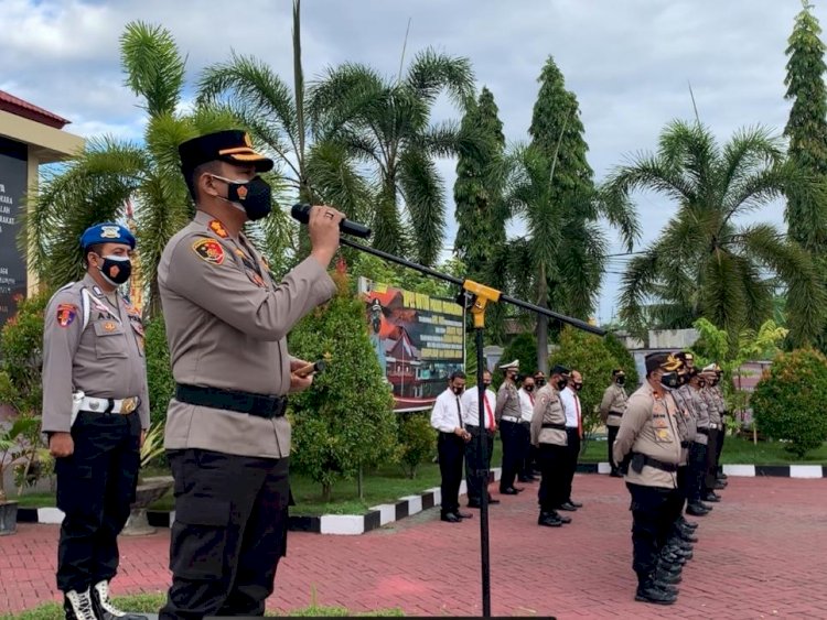 Kapolres Probolinggo AKBP Teuku Arsya Kadhafi saat memimpin Apel PPKM Darurat/RMOLJatim