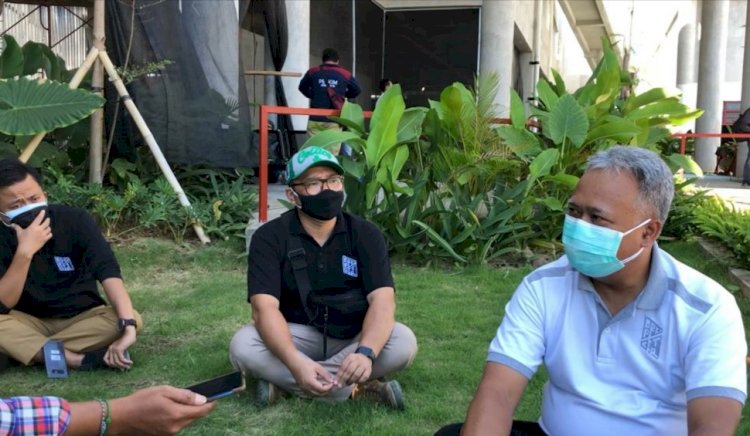 Lilik Arijanto didampingi Iman Krestian dan Adi Gunita/RMOLJatim