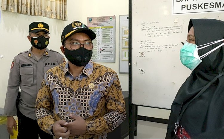 Ketua DPRD Kabupaten Probolinggo, Andi Suryanto Wibowo saat meninjau Vaksinasi di Kecamatan Gending