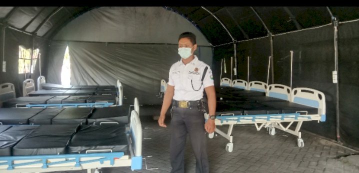 Keberadaan tenda darurat di halaman RSUD dr Soeroto Ngawi.