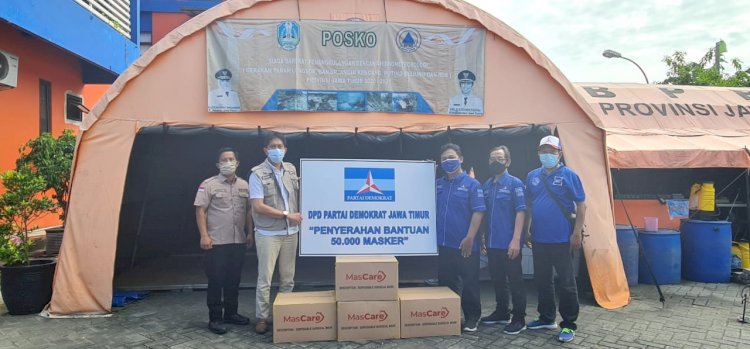 Pengurus DPD Partai Demokat Jatim menyerahkan 5 ribu masker medis ke BPBD Jatim/Ist