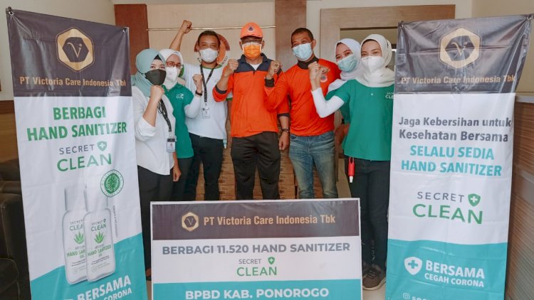 Penyerahan bantuan ribuan botol hand sanitizer oleh PT Victoria Care Indonesia ke BPBD Ponorogo/RMOLJatim