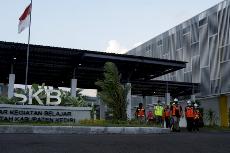 Bupati Kediri, Hanindhito Himawan saat mengunjungi Gedung SKB/RMOLJatim