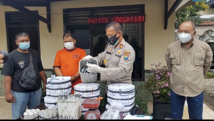 Kapolsek Singosari, Kompol Octa Panjaitan, S.H., M.H Saat Merilis Pelaku/RMOLJatim