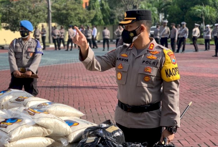 Kapolres Probolinggo, AKBP Teuku Arsya Kadhafi usai memimpin apel. /RMOLJatim