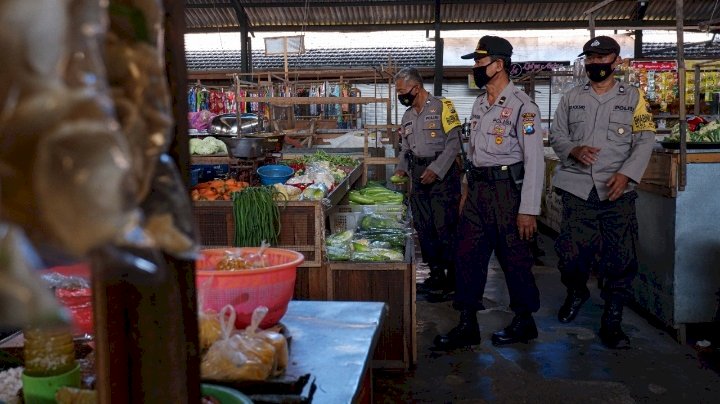 Petugas Kepolisian, Saat Patroli di Pasar di wilayah Kota Kediri