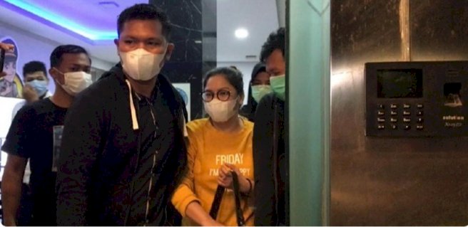 dr Lois Owien saat pemeriksaan di Mapolda Metro Jaya/net