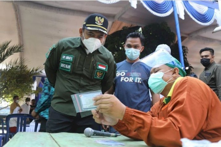 Bupati Ngawi, Ony Anwar saat mengecek perkembangan kasus aktif Covid-19/RMOLJatim