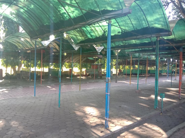 Kondisi lapak di pujasera alun-alun Bondowoso saat ini/RMOLJatim