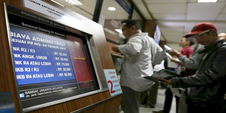 Masyarakat masih melakukan pembayaran pajak di samsat konvensional/Net