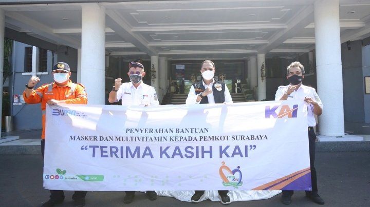 Wali Kota Eri menerima bantuan dari PT Kerata Api Indonesia (KAI) Daop 8/RMOLJatim