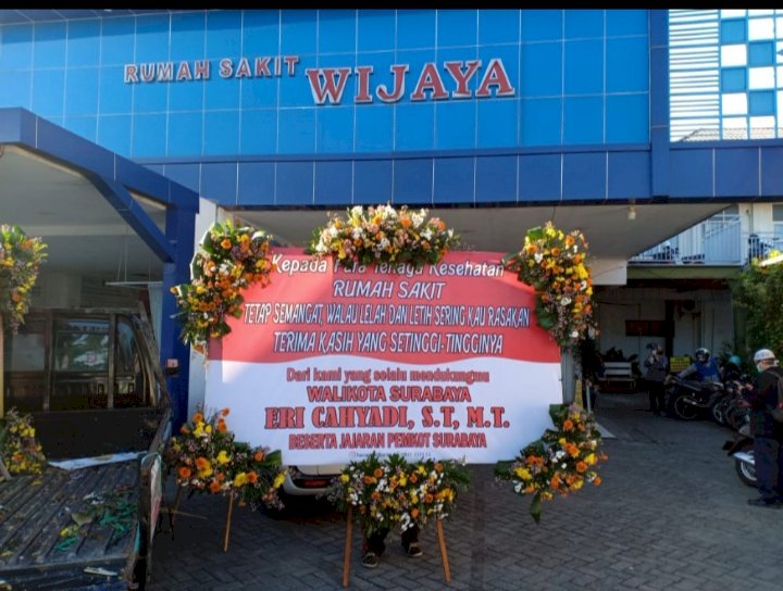 Karangan bunga di RS Wijaya/RMOLJatim