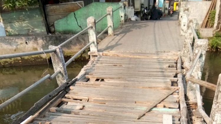 Kondisi Jembatan yang rusak parah