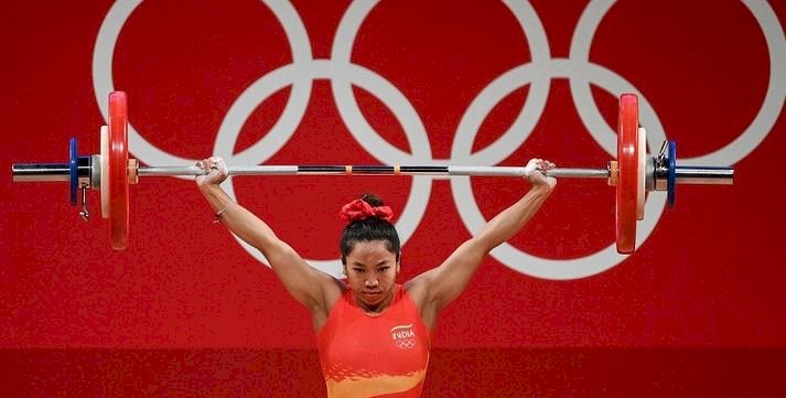 Atlet angkat besi India, Chanu Mirabai, saat berlaga di Olimpiade Tokyo/Net