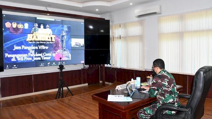Pangdam V/Brawijaya sàt vidcon debgan para Dansat/ist