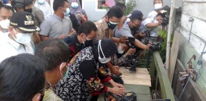 Menteri Sosial RI, Tri Rismahirini mengunjungi penerima bantuan pangan nontunai di Kota Pekalongan/RMOL Jateng