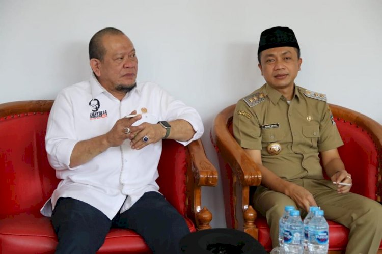 Ketua DPD RI LaNyalla Mahmud Mattalitti (Kiri) dan Wakil Bupati Blitar Rahmat Santoso/Ist 