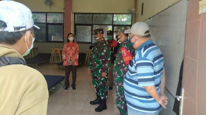 Dandim 0830/Surabaya Utara, Kolonel Inf Sriyono sidak tempat isolasi terpusat di Jalan Tangus Turi, Kecamatan Sukomanunggal/ist
