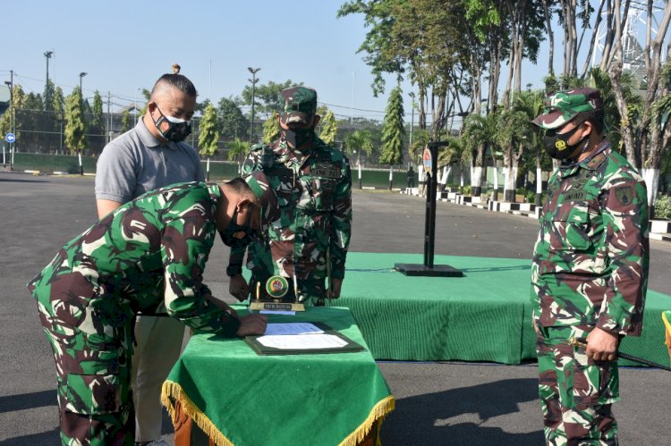 Danrem 084/Bhaskara Jaya apel gelar penyerahan bantuan penanggulangan pandemi/Ist