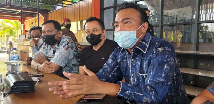 Ketua Apdesi Kabupaten Probolinggo, Hasanuddin usai melakukan rapat tertutup bersama pengurus APDESI lainnya/RMOLJatim