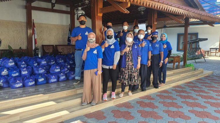 Anggota Fraksi Partai Demokrat, Kuswanto Menyalurkan Bantuan Demokrat Peduli/Ist