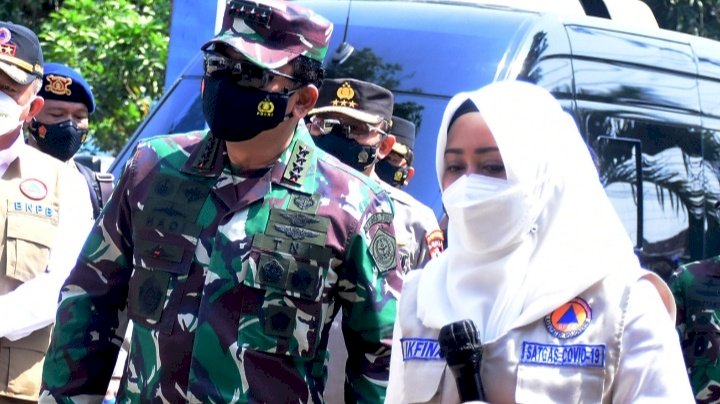 Panglima TNI Marsekal TNI Hadi Tjahjanto, saat melihat langsung penggunaan Tracer Digital Aplikasi Silacak  /ist