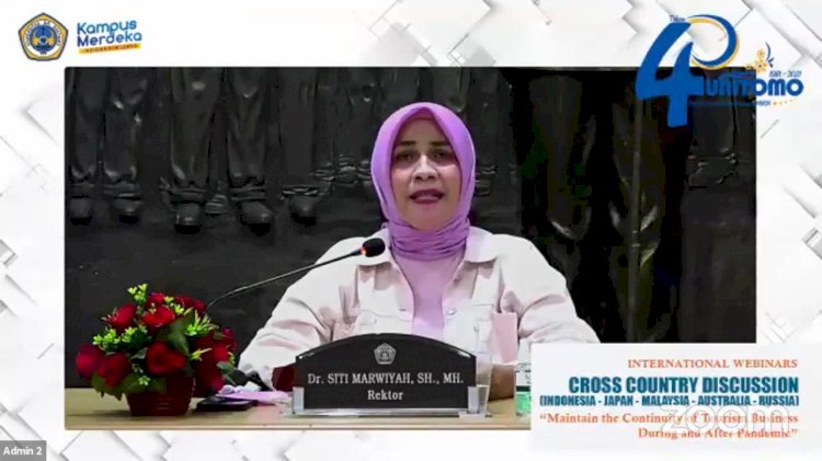 Rektor, Dr. Siti Marwiyah, S.H., M.H., saat memberikan sambutan webinar internasional dalam rangka Dies Natalis Unitomo ke 40/Ist