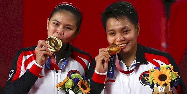 Pasangan ganda putri Indonesia Greysia Polii dan Apriyani Rahayu kebanjiran hadiah usai menyabet medali emas Olimpiade Tokyo/Net