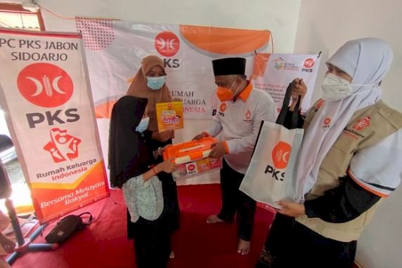 PKS Jatim bagikan paket nutrisi ke anak-anak/Ist