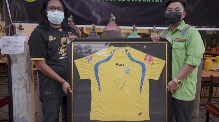 Husin Gozali melelang jersey legendaris hidup Persebaya Surabaya, Mat Halil/RMOLJatim