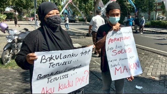 Aksi PKL Ngawi menuntut pemerintah untuk mendengar nasibnya 