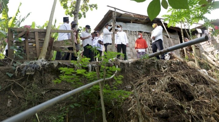 Bupati Tuban Meninjau rencana pembangunan bendungan 