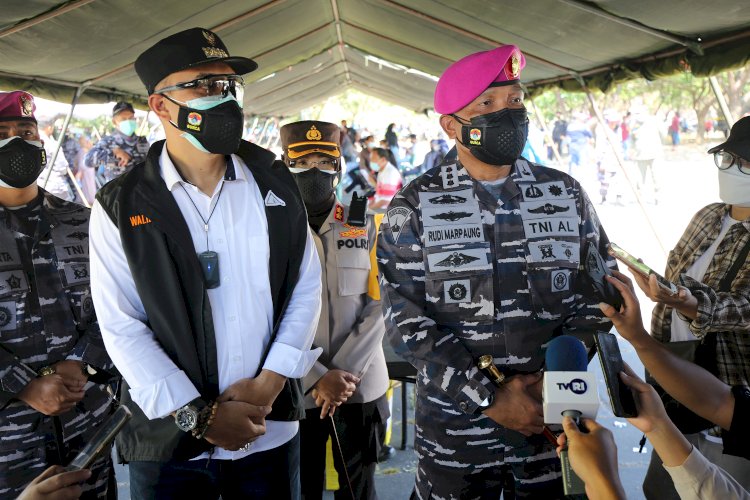Komandan Brigif 2 Marinir, Kolonel Marinir Rudi Harto Marpaung bersama Wali Kota Surabaya Eri Cahyadi/RMOLJatim