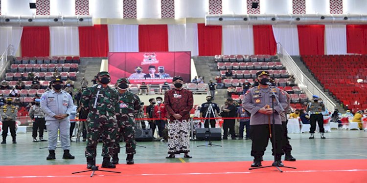 Panglima TNI bersam Kapolri didampingi Gubernur dan Kapolda Jawa Tengah meninjau langsung vaksinasi merdeka candi di Semarang/RMOL
