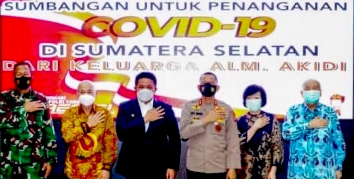 Momen penyerangan sumbangan Rp 2 triliun dari keluarga mendiang Akidio Tio di Polda Sumsel, Senin (26/7)/Repro