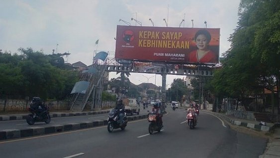 Baliho Ketua DPP PDI Perjuangan, Puan Maharani yang terpasang di Ciputat/RMOL