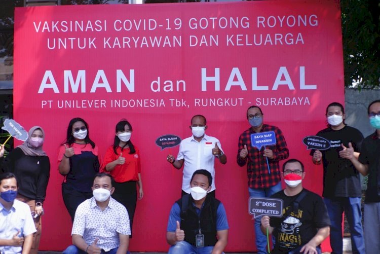 Armuji meninjau pelaksanaan vaksinasi gotong-royong di PT Unilever Indonesia Tbk/ist