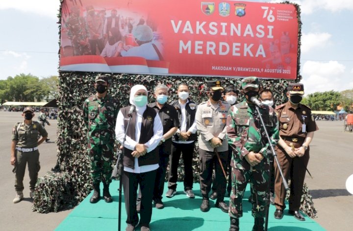 Wali Kota Eri mengunjungi vaksinasi massal Makodam V/Brawijaya/RMOLJatim