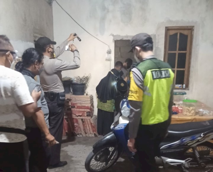 Polisi melakukan olah Tempat Kejadian Perkara (TKP) dugaan pembunuhan karyawan salon/Ist